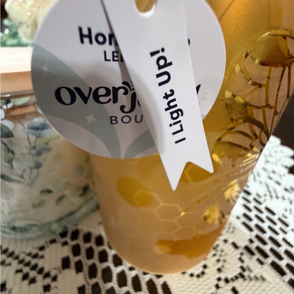 Overjoyed Boutique Day at the Spa Candle and Gold Bee Lantern - Picture 9 of 10